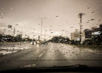 Καιρός: Βροχές και καταιγίδες με σκόνη σήμερα – Πού θα εκδηλωθούν φαινόμενα