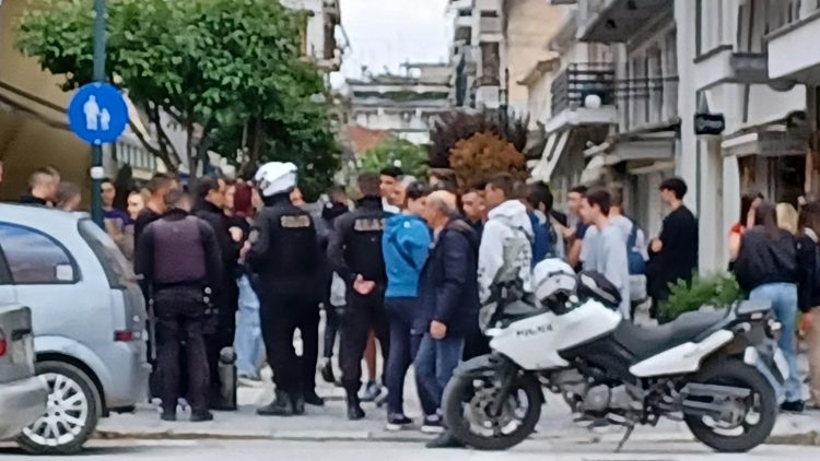 Ένταση στο κέντρο των Τρικάλων από καυγά μαθητών που έχουν έρθει εκδρομή στην πόλη