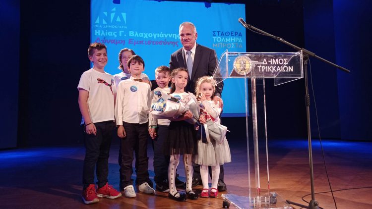 Μέγα πλήθος για Βλαχογιάννη: Με ξέρετε καλά. Δεν σας καλώ να με ψηφίσετε με αντιπαροχή, αλλά γι΄αυτό που είμαι