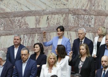 Η Μαρίνα Κοντοτόλη ορκίστηκε βουλευτής-Μαζί στη ζωή, μαζί και στη Βουλή με τον Γιάννη Ραγκούση