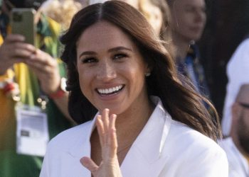 Μέγκαν Μαρκλ: Τιμήθηκε με το βραβείο «Women of Vision» – Η λαμπερή βραδιά και το χρυσό φόρεμα
