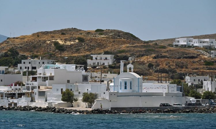 Μήλος: H Le Figaro την αποθέωσε – Tο νησί με το «σεληνιακό τοπίο»