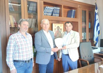 Το σωματείο Ιεροψαλτών Τρικάλων στον διευθυντή της πρωτοβάθμιας εκπαίδευσης