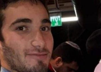 Χαμένος για 2 χρόνια, βρέθηκε χάρη σε μια παρατήρηση σε ψυχιατρείο στην Ιορδανία   Περισσότερα στο: https://www.alphanews.live/international/hamenos-gia-2-hronia-brethike-hari-se-mia-paratirisi-se-psyhiatreio-stin-iordania?fbclid=IwAR2ps6LZkt3YOg8zgq28FU5XtmwfYBCeoFPFX3utweKYgK_Q2mX_7hTujuk