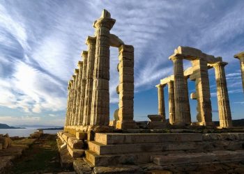 «Καλοφαγάδες» και «νυχτόβιοι»: Οι 7 «τύποι» τουριστών που επιλέγουν την Αθήνα για διακοπές