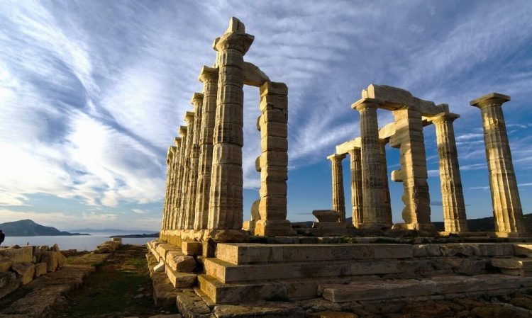 «Καλοφαγάδες» και «νυχτόβιοι»: Οι 7 «τύποι» τουριστών που επιλέγουν την Αθήνα για διακοπές