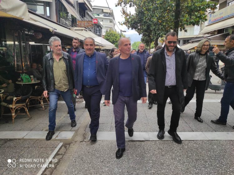 Πυρά Γιάνη Βαρουφάκη για ΝΔ,ΣΥΡΙΖΑ και ΠΑΣΟΚ από τα Τρίκαλα