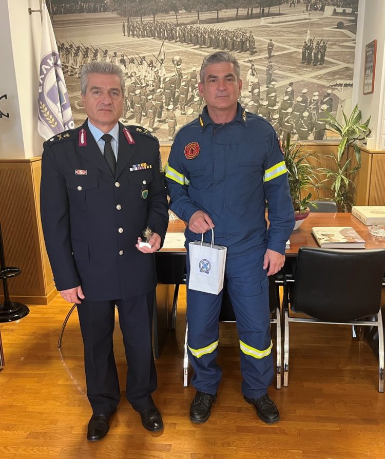 Επίσκεψη του διοικητή περιφερειακής πυροσβεστικής διοίκησης Θεσσαλίας στη γενική περιφερειακή αστυνομική διεύθυνση Θεσσαλίας