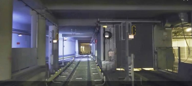 Κάντε μια διαδρομή με το νέο Μετρό Θεσσαλονίκης ως μπροστινός επιβάτης στο βαγόνι