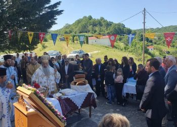 Κοσμοσυρροή στον Ιερό Ναό Αγίας Τριάδας Καλαμπάκας
