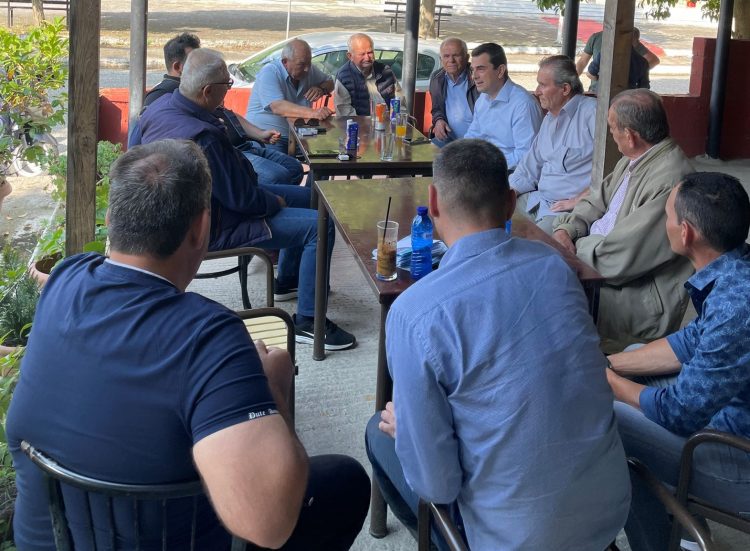 Στην τελική ευθεία των εκλογών σε χωριά της Φαρκαδόνας ο Κώστας Σκρέκας