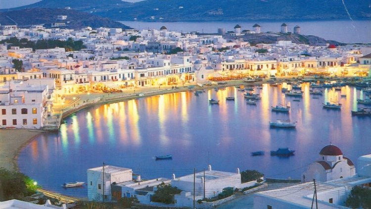 «Αγγελία για μοντέλα σε ρόλο κράχτη στην πρώτη ξαπλώστρα-κύμα στη Μύκονο» (vid)