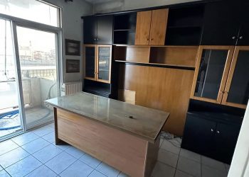 Πωλείται διαμέρισμα-επαγγελματική στέγη κοντά στα Δικαστήρια