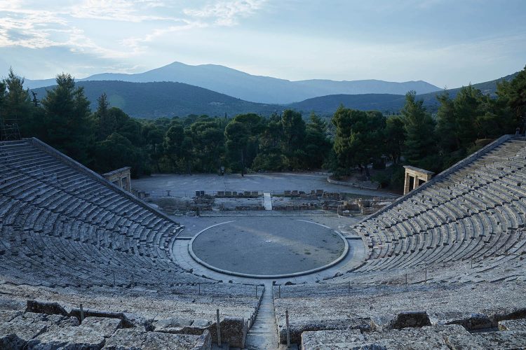 Eκδρομή των συνταξιούχων του δημοσίου στην Επίδαυρο