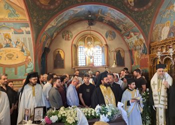 Στην εξόδιο Ακολουθία του καθηγητή Δημητρίου Μπαλαγεώργου ο πρόεδρος και ο ταμίας των Ιεροψαλτών