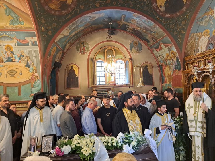 Στην εξόδιο Ακολουθία του καθηγητή Δημητρίου Μπαλαγεώργου ο πρόεδρος και ο ταμίας των Ιεροψαλτών