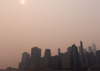 Κομητεία των ΗΠΑ αξιώνει αποζημίωση 51 δισ. δολαρίων από πετρελαϊκούς ομίλους για φονικό καύσωνα