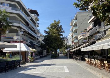 Σε παραλίες και βουνά οι Τρικαλινοί-Άδεια πόλη τα Τρίκαλα