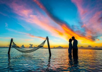 Travel and Leisure: Τα τέσσερα καλύτερα νησιά για ταξίδι του μέλιτος στην Ελλάδα