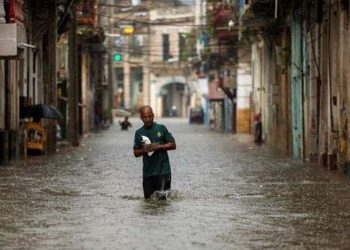 Koύβα: Τρεις νεκροί, χιλιάδες εκτοπισμένοι και τεράστιες ζημιές από τις σφοδρές βροχοπτώσεις
