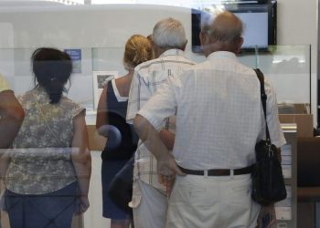Ποια επιδόματα θα πληρώνονται με προπληρωμένες κάρτες – Τι πρέπει να ξέρουν οι δικαιούχοι