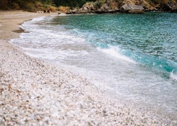 Πόρτο Ράφτη: Μία σπηλιά για ερωτευμένους και όχι μόνο