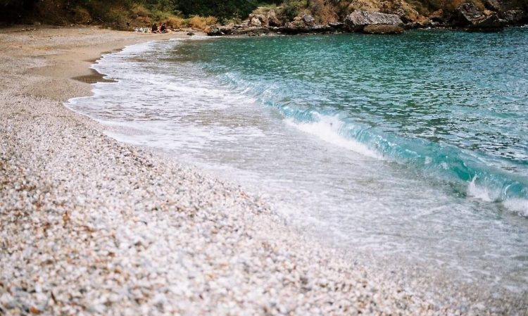 Πόρτο Ράφτη: Μία σπηλιά για ερωτευμένους και όχι μόνο