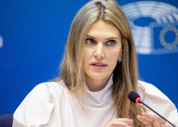 Εύα Καϊλή: Μιλά για βίαιη «παραβίαση βουλευτικής ασυλίας»