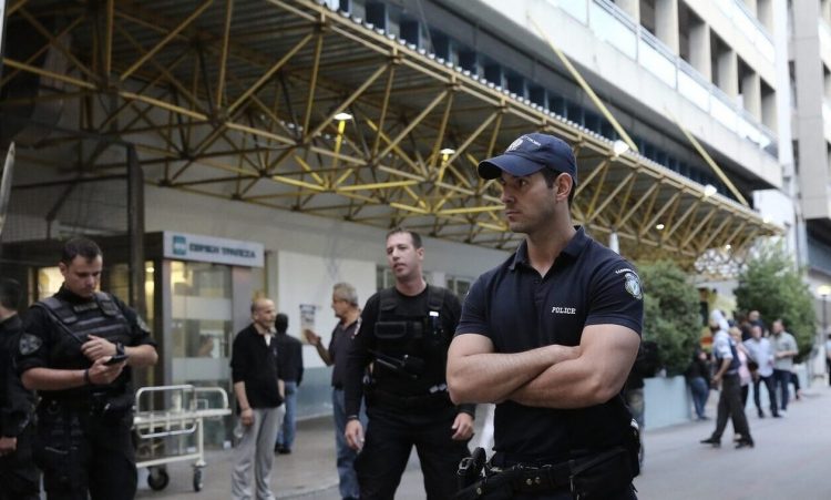 Εντοπίστηκαν τα άτομα που μετέφεραν και εγκατέλειψαν μαχαιρωμένο 23χρονο στον Ευαγγελισμό