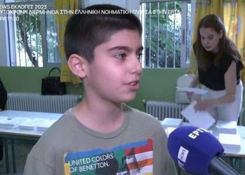Θεσσαλονίκη: Δικαστική αντιπρόσωπος εκτελεί καθήκοντα με τη βοήθεια συζύγου, γιου και ανιψιού