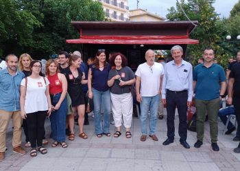 Βόλτα στα εκλογικά περίπτερα των κομμάτων (φωτορεπορτάζ)