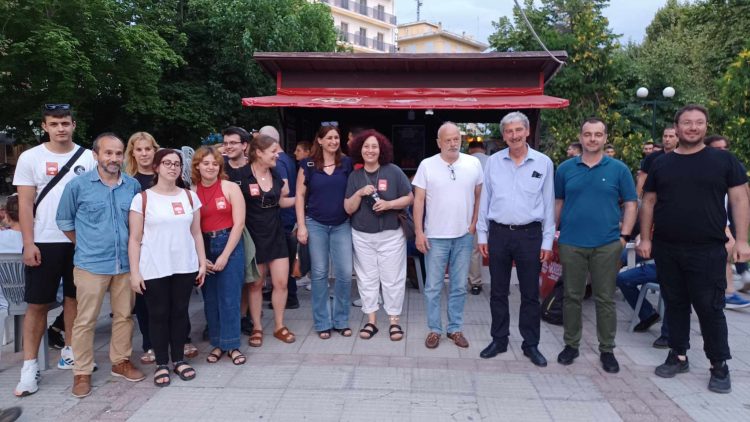 Βόλτα στα εκλογικά περίπτερα των κομμάτων (φωτορεπορτάζ)