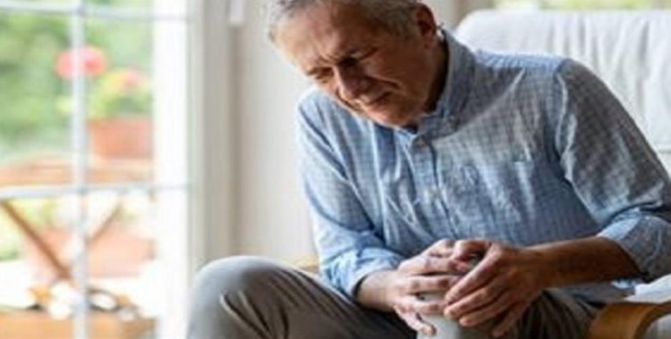 Δυσκολία στο περπάτημα : Γιατί κάποιοι 60αρηδες δεν μπορούν να «πάρουν» τα πόδια τους