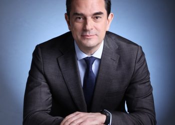 Στην πρώτη γραμμή με τηλεοπτικές συνεντεύξεις στα κεντρικά κανάλια ο Κώστας Σκρέκας
