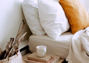 Πότε πραγματικά είναι η σωστή στιγμή για να αλλάζεις το μαξιλάρι που κοιμάσαι