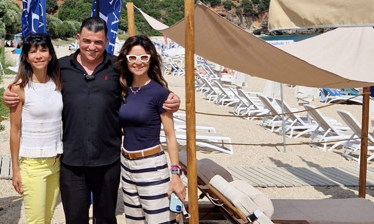 Ελληνική φιλοξενία πολλών… αστέρων από τον Άγγελο Ντούμα στα αφεντικά της espresso excelsior