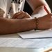 Εισαγγελική έρευνα για διαγωνιζόμενο των πανελλαδικών εξετάσεων που πιάστηκε με «ψείρα» στο αφτί