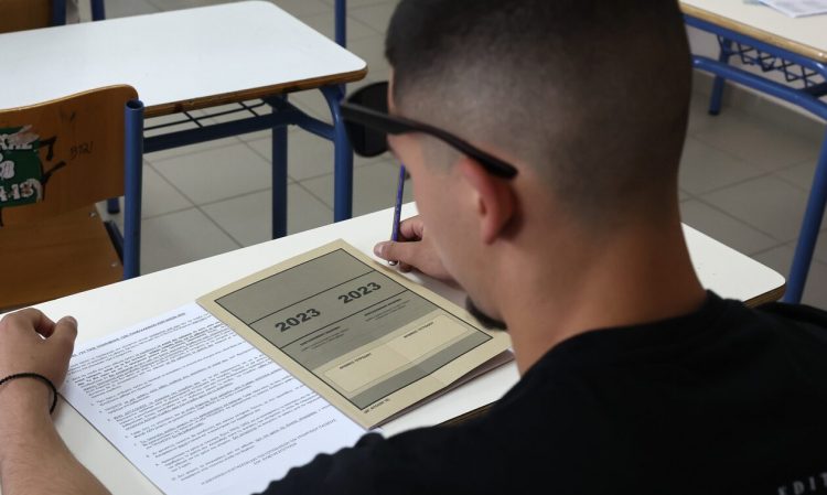 Πανελλήνιες 2023: Έναρξη εξετάσεων για τα ΓΕΛ – Προτεινόμενα θέματα και απαντήσεις για την έκθεση
