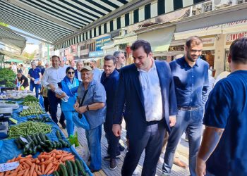 Προεκλογική βόλτα στο κέντρο των Τρικάλων για Πιερρακάκη-Μαρινάκη-Επισκέφθηκαν λαϊκή και παρακείμενα καταστήματα-Ήπιαν καφέ στην Ασκληπιού