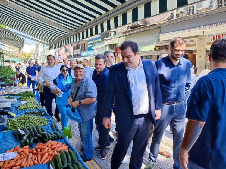 Προεκλογική βόλτα στο κέντρο των Τρικάλων για Πιερρακάκη-Μαρινάκη-Επισκέφθηκαν λαϊκή και παρακείμενα καταστήματα-Ήπιαν καφέ στην Ασκληπιού