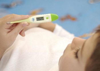 Στρεπτόκοκκος: Τα συμπτώματα που πρέπει να προσέξουν οι γονείς