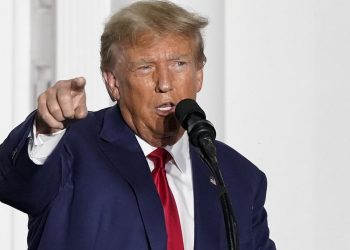 Tραμπ: Από τη δίωρη σύλληψη στα «χρόνια πολλά» – Κλείνει τα 77 και καταγγέλλει πολιτική δίωξη