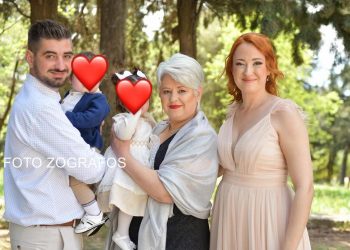 Εντυπωσιακή βάφτιση δίδυμων στα Τρίκαλα-Μαζί γεννήθηκαν και μαζί βαφτίστηκαν