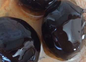 Γλυκό του κουταλιού καρύδι της γιαγιάς Κικής