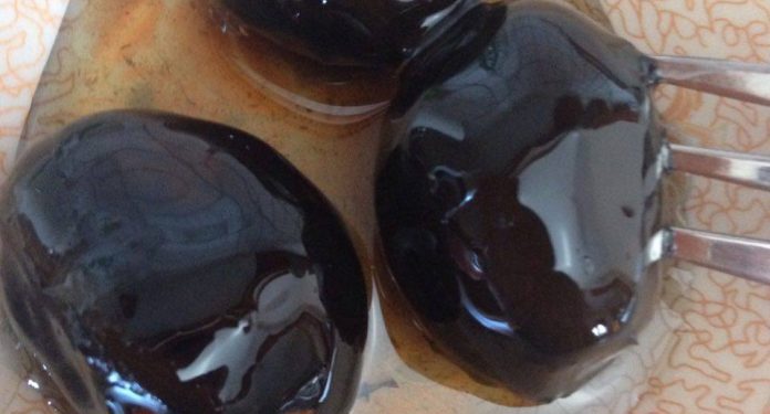 Γλυκό του κουταλιού καρύδι της γιαγιάς Κικής