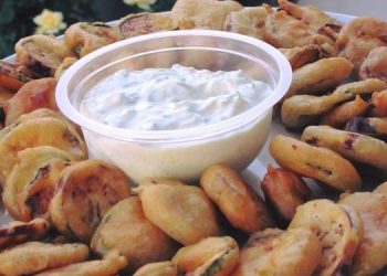 Κολοκυθάκια και μελιτζάνες τηγανιτά με συνοδευτικό τζατζίκι