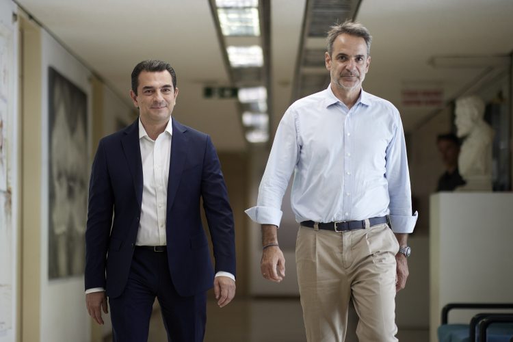Τον Πρωθυπουργό υποδέχτηκε στο Υπουργείο Ανάπτυξης ο Υπουργός Κώστας Σκρέκας