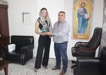 Βράβευση της Miss Ελληνική Ομορφιά  Άννας Μαρία Μανούρα από τον Δήμαρχο Πύλης