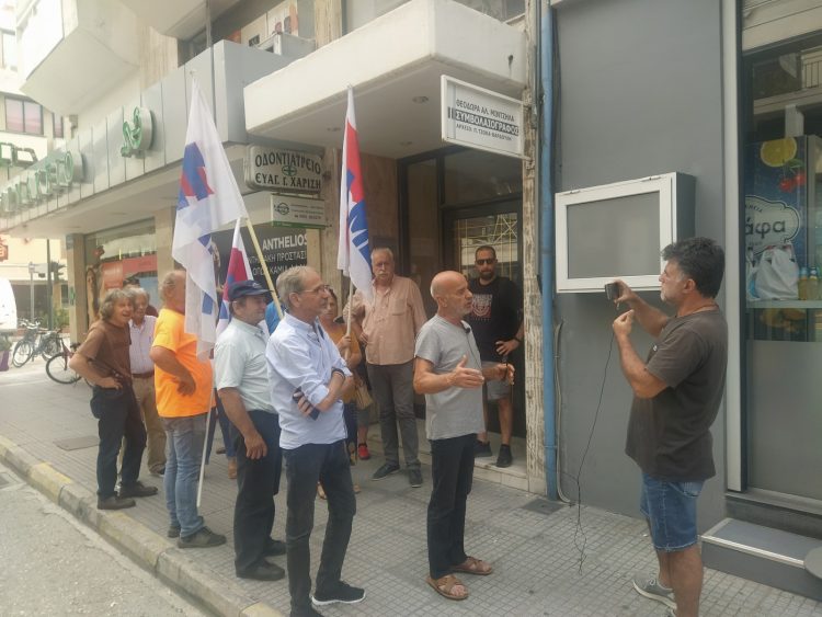 Συνταξιουχικά σωματεία ανέστειλαν με παρέμβαση πλειστηριασμό πρώτης κατοικίας στα Τρίκαλα