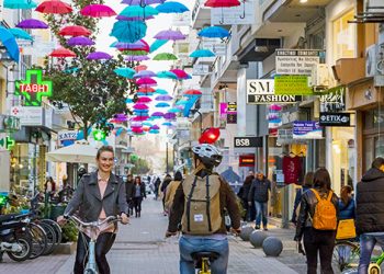 Λύσεις για το ωράριο τουριστικών καταστημάτων διερευνά ο Δήμος Τρικκαίων